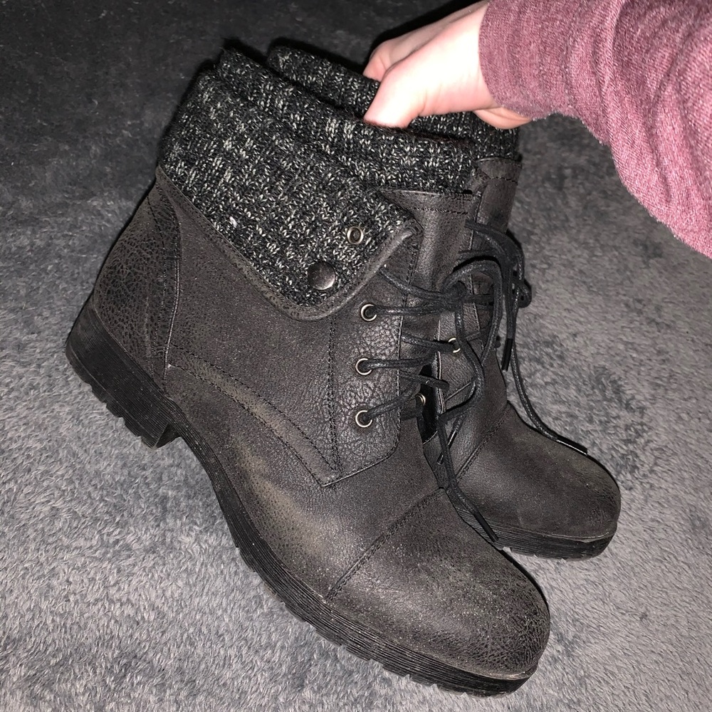 Super cute black booties